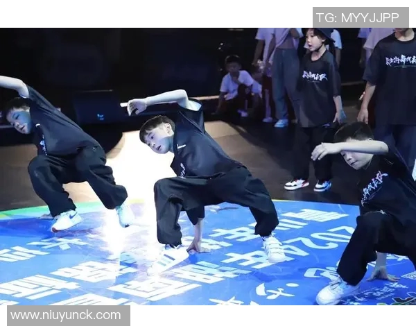 街舞魅力：探讨北京街舞队如何通过团队协作提升表演水平与创意表现